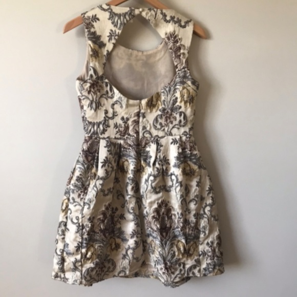 Floral Quilt Dress - Picture 4 of 5